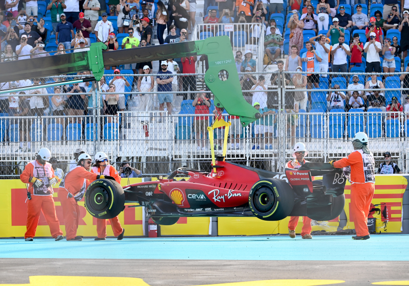 Ferrari verklaart crashes van Leclerc: "Hij moet het opnemen tegen snellere auto's"