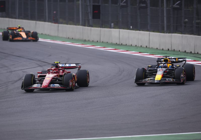 LIVE (gesloten) | GP Mexico-Stad: Sainz aan de leiding, Verstappen teruggevallen naar P6 na straf