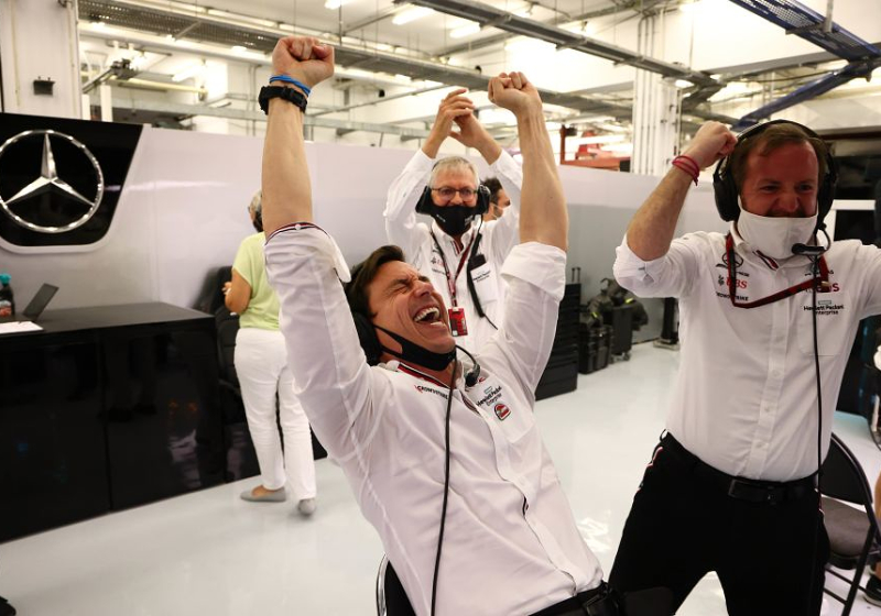 Hamilton hailed for "degree of class" that led to Mercedes "mass hysteria"