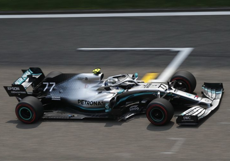 Bottas beats Hamilton to China pole