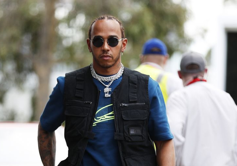 Hamilton vindt simracen niets: "Speel Call of Duty met Gasly en Leclerc"
