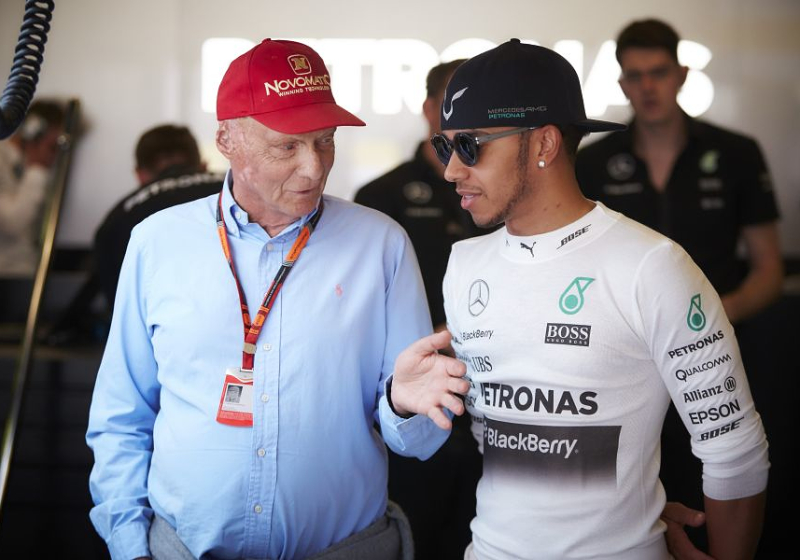 Hamilton over Lauda: "Zijn grootste gebaar was als hij zijn pet af deed"
