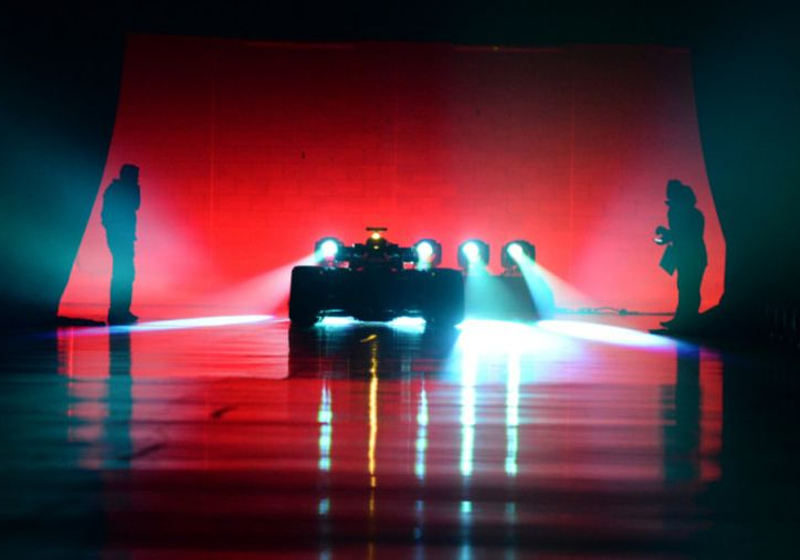 Mercedes toont weer deel van nieuwe auto in mysterieuze kleurstelling