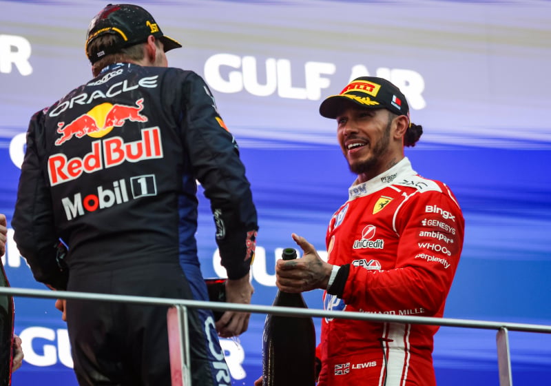 Verstappen wint ondanks radioproblemen, Hamilton naar medisch centrum na GP Singapore | GPFans Recap