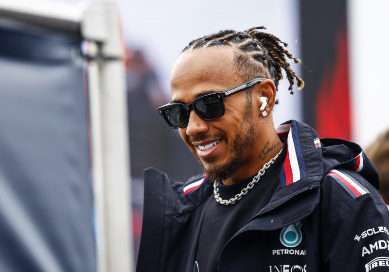 Mercedes: "Hamilton es el único conductor que se disculpa con otro cuando comete un error"