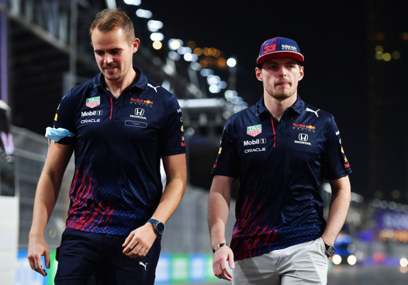 Verstappen confidence "sky-high" ahead of F1 title defence