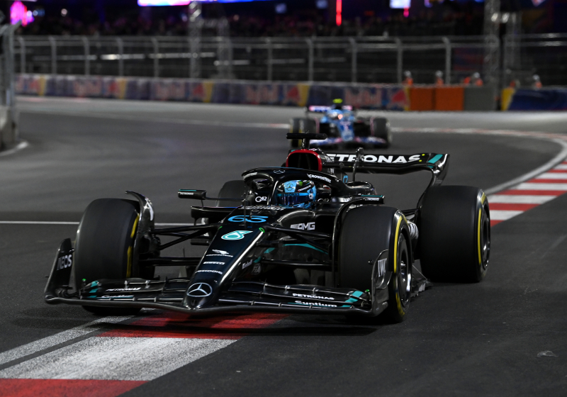 George Russell cree que tiró "el podio por la borda" tras chocar con Max Verstappen