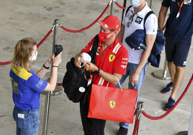 Vettel ziet zichzelf niet als expert op TV: "Makkelijker om antwoord te geven"