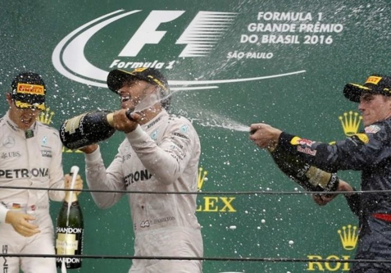 VIDEO: Het moment dat Verstappen iedereen versteld liet staan