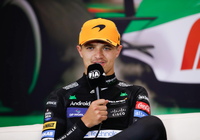 Norris verklaart hoe hij gat naar Verstappen dicht kon rijden: "Dit veranderde ik op mijn stuur"