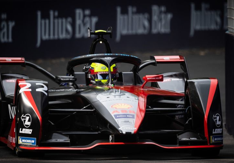 Rowland tops a stop-start pracitce two in Santiago