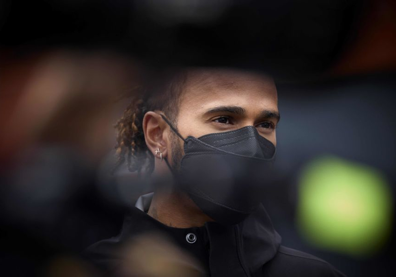 Hamilton is ziedend: 'De sport heeft een slechte keuze gemaakt'