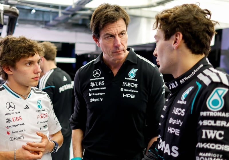 Toto Wolff, Kimi Antonelli, George Russell, Mercedes, Bahrain, 2026