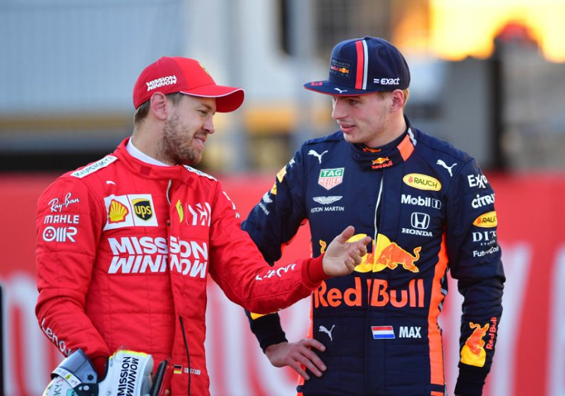 Vettel stuurt kerstkaartje richting huize Verstappen: "Krijg vast wéér geen antwoord"