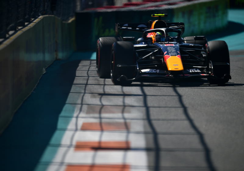 Hadjar en Gasly crashen in openingsfase GP Miami, koprol zorgt voor safety car
