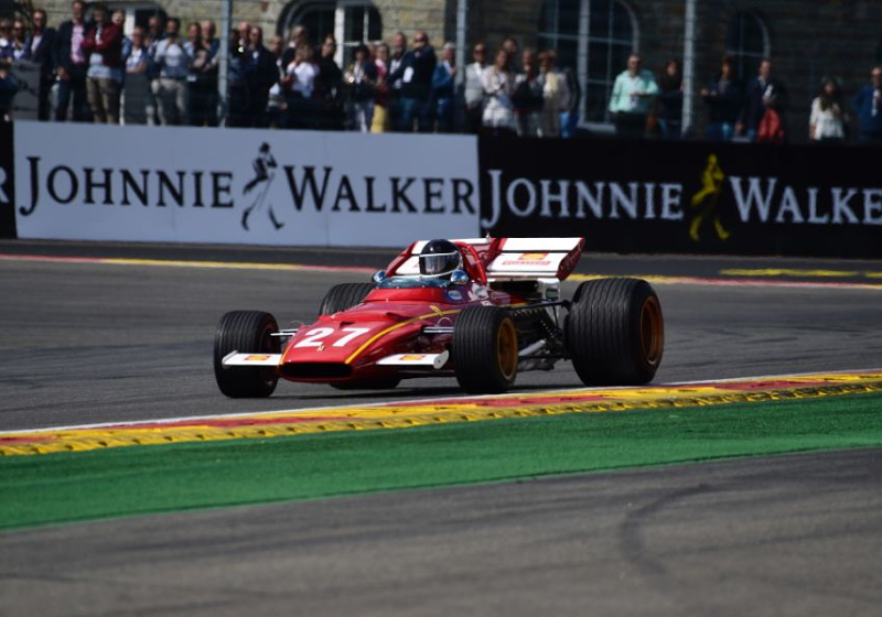 Hamilton uitgenodigd om ritje te maken in bijzondere F1-bolide Ferrari