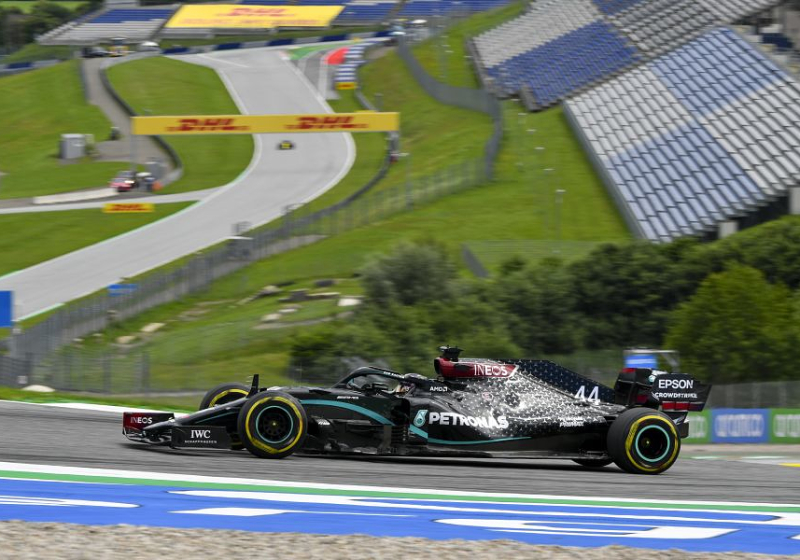 Hamilton takes crushing practice display "with a pinch of salt"