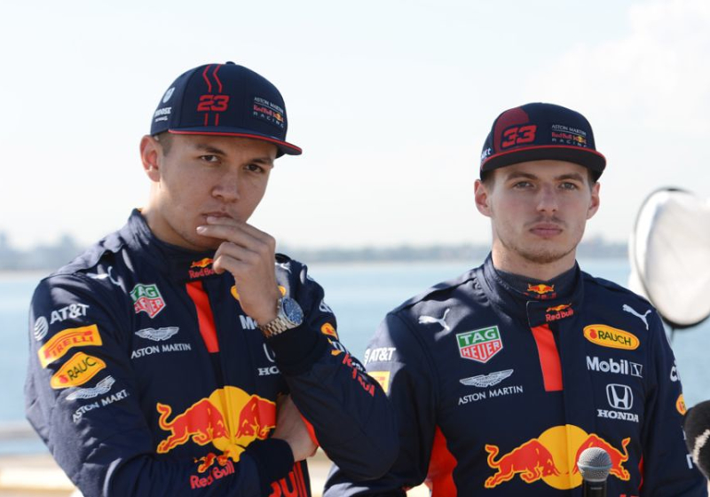 Albon krijgt nieuwe cockpit in RB16 die niet meer te krap is voor hem