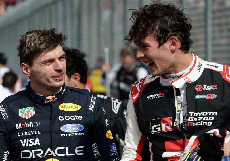 Bearman gaat in op Red Bull-geruchten voordat PR-persoon vragen afkapt: "Vleiend"