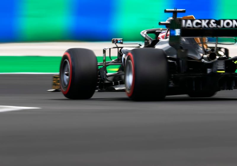 Grosjean doet oproep: "We moeten wat hoffelijker voor elkaar zijn bij de start"