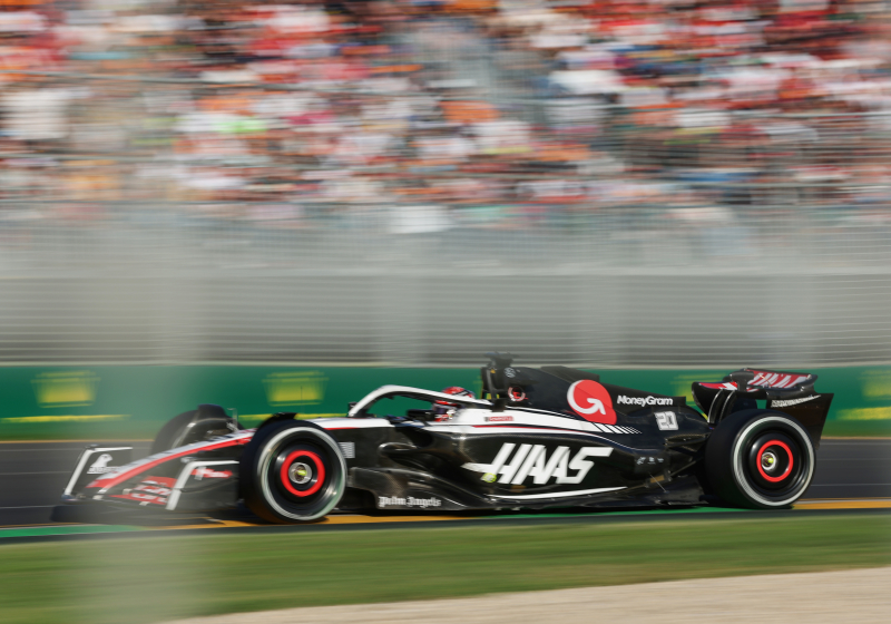 Un aficionado fue herido por una pieza del coche de Magnussen en Australia