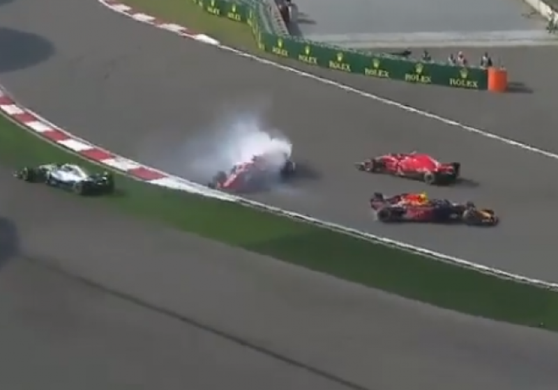 FIA deelt dubbele straf uit aan Verstappen na incident met Vettel