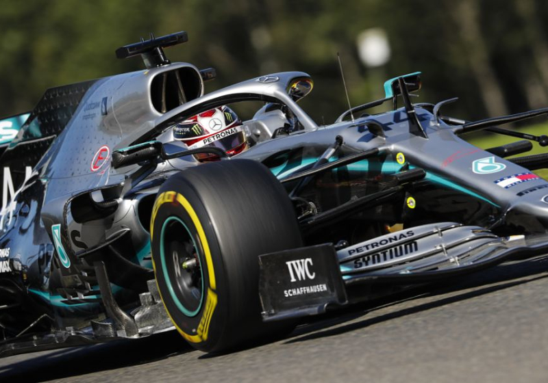 Hamilton pessimistisch: 'We verliezen één seconde van Ferrari op het rechte stuk'