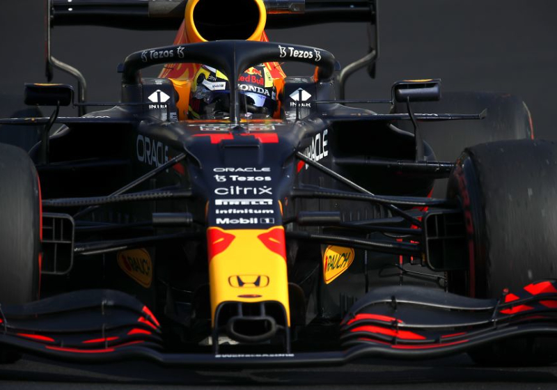 Perez: 'Verstappen zou hebben geworsteld bij Mercedes zoals ik deed bij Red Bull'