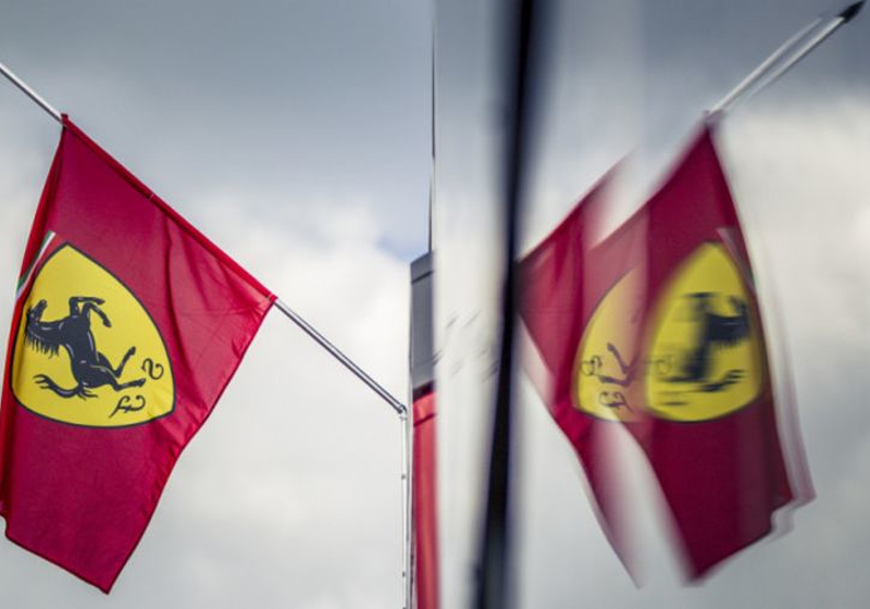 Vettel, Raikkonen honour Marchionne in Budapest with black armbands