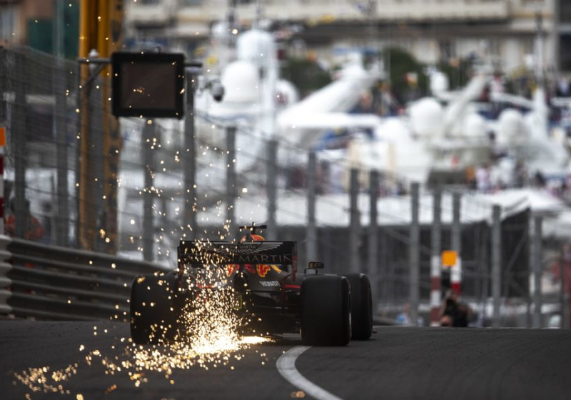 Verstappen explains FP2 issues at Red Bull