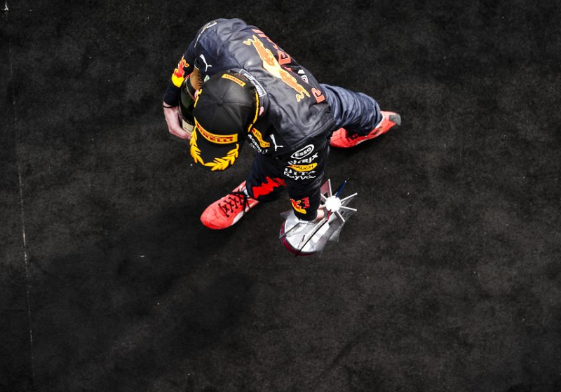 Max Verstappen in actie tijdens de virtuele 12 uur van Bathurst