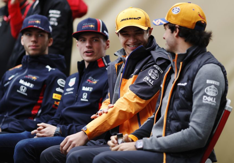 Verstappen: ''Tijd voor jonge coureurs om het over te nemen van 'saaie' Hamilton''