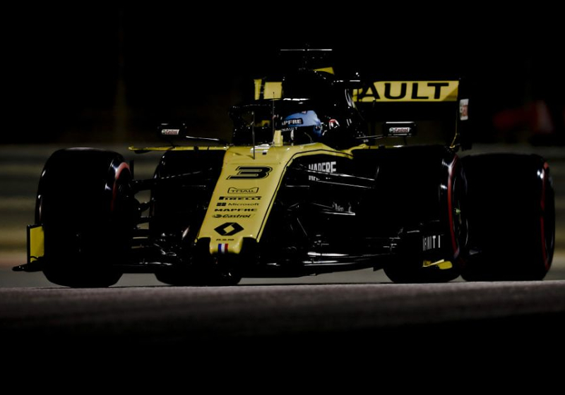 Ricciardo niet tevreden: 'Het gaat moeizaam, zit er heel ver achter'