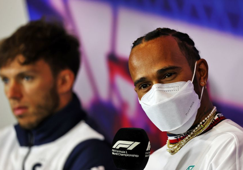 Hamilton hekelt reactie Nederlandse fans na crash: "Daar ga je voor juichen?"