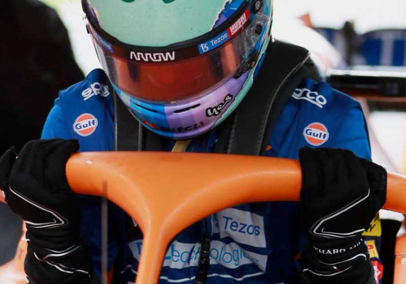 Ricciardo gives 'Grosjean gloves' the thumbs up