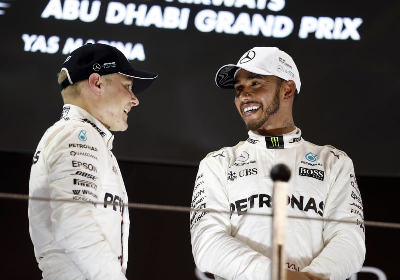 Wolff 'herenigt Mercedes': Bottas en Hamilton vliegen met Mercedes-teambaas mee | F1 Shorts