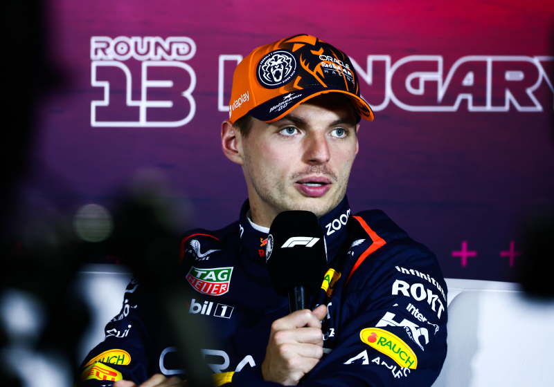 Verstappen witheet en weigert medische check: 'Laat ze de stewards maar nakijken'