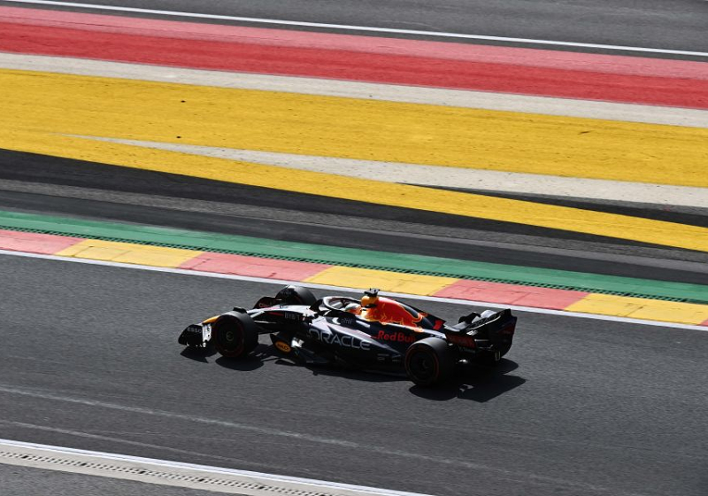 Oppermachtige Max Verstappen wint de Grand Prix van België