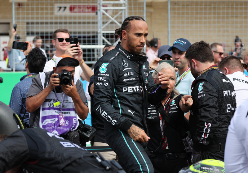 Hamilton over gevecht met Verstappen om zege: 'Heel even dacht ik dat het ging lukken'