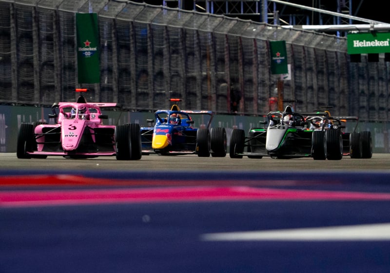 Gademan leads from Pin and Chambers in F1 Academy Race 1 in Las Vegas