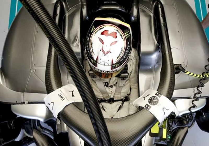 Mercedes lay down marker in Austria