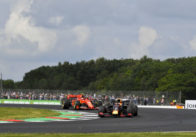 FIA waarschuwt coureurs voor overschrijden track limits in Silverstone