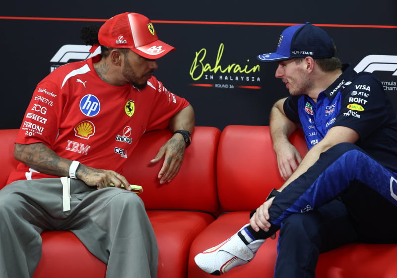 Verstappen spot met concurrentie na vreemde F1-vertraging: "Wij hebben Oracle!"