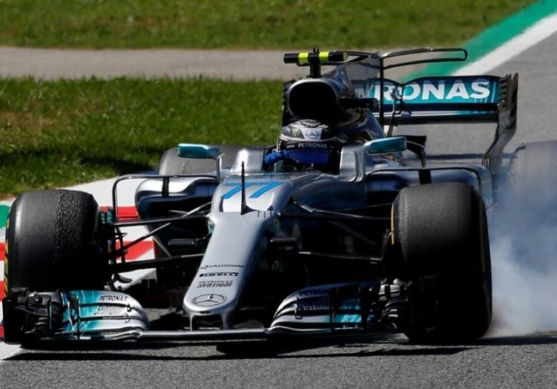 VIDEO: Wie weet waarom Hamilton dit deed in Barcelona?