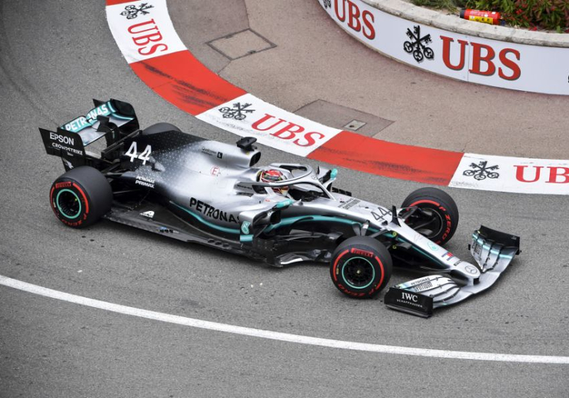 Hamilton bestraft door de FIA na tweede vrije training