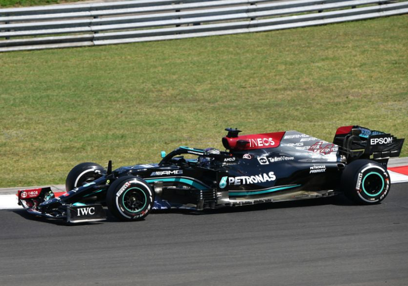 Wolff ontkracht uitspraken Horner over 'tactische' ronde Hamilton