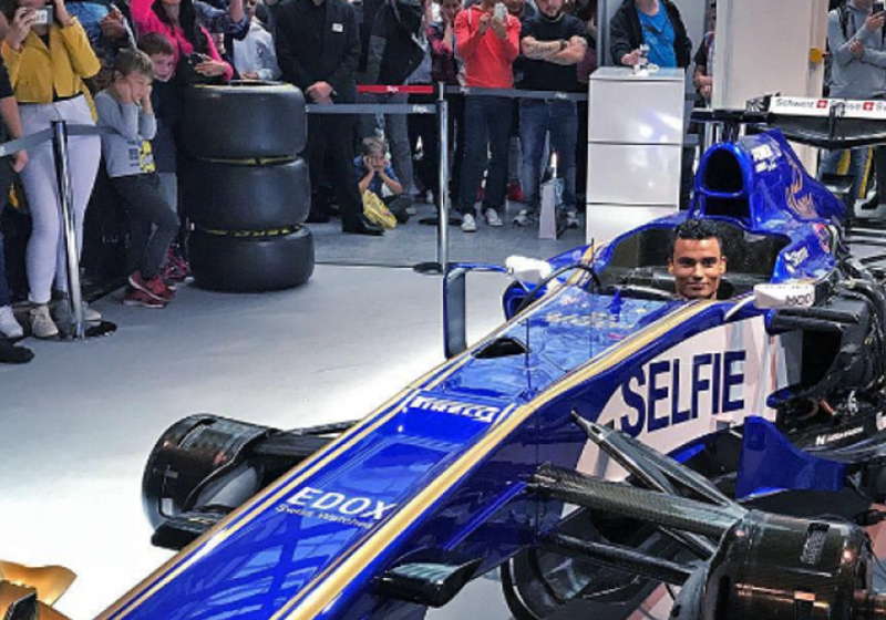 IN BEELD: De autobeurs in Zürich met het Sauber F1 Team