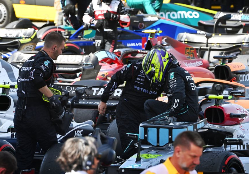 Mercedes denies Hamilton violation