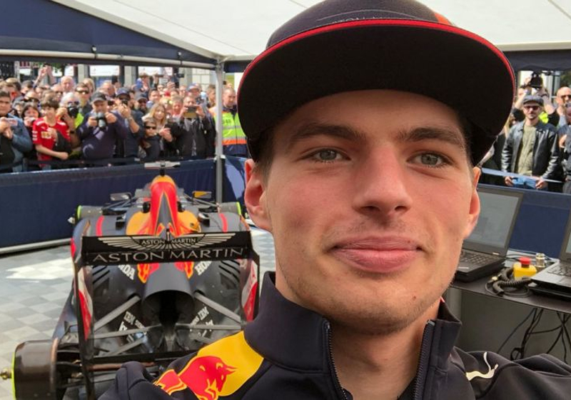 IN BEELD: Verstappen geeft een demonstratie in Boedapest