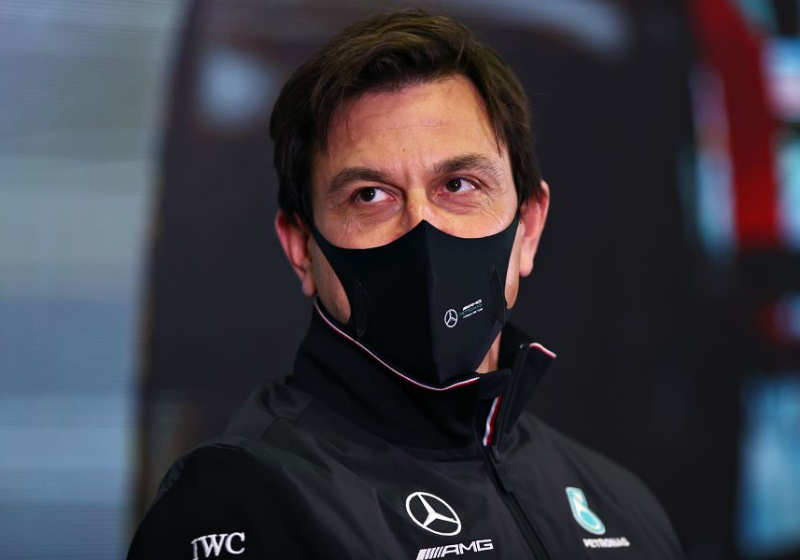 Wolff kijkt met jaloezie naar Verstappen en Leclerc: "Pijnlijk om daar niet bij te zitten"